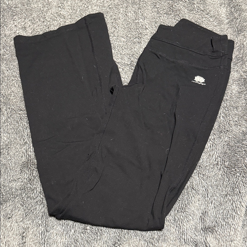 Roots Yoga Black Activewear